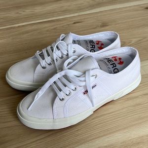Superga people’s shoe of Italy. Size: 41.5 shoe